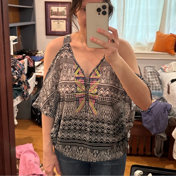 Jessica Simpson Cold-Shoulder Aztec Print Embroidered Top - Picture 4 of 12